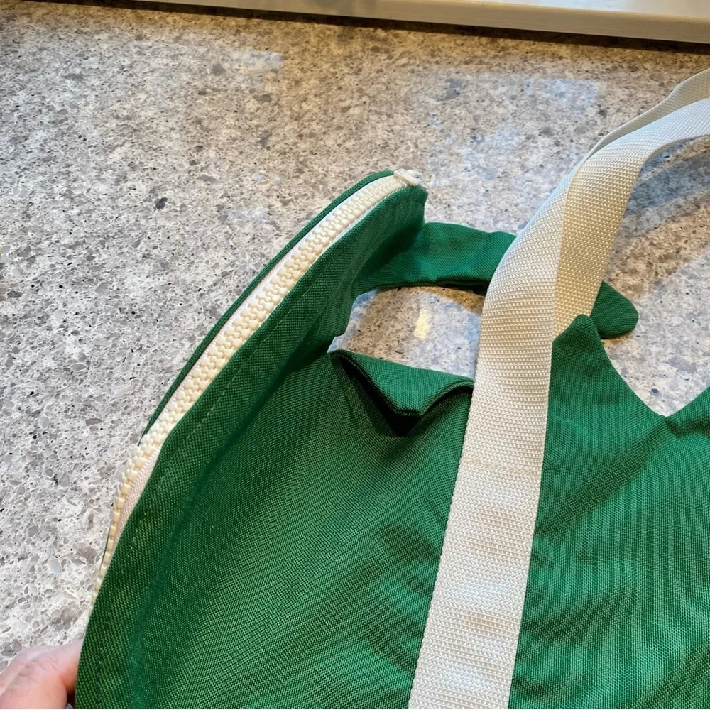 BAGZ VINTAGE Unique Alligator Zip Up Bag 32” - Picture 4 of 11